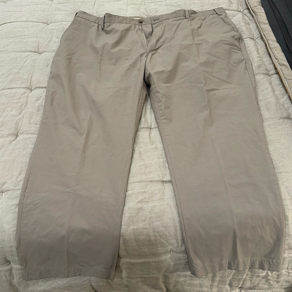 Men’s Vineyard Vines on-the-go khaki pant 46x30 and 44x30